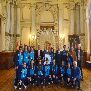 El alclade con las jugadoras, directivos y técnicos del Club